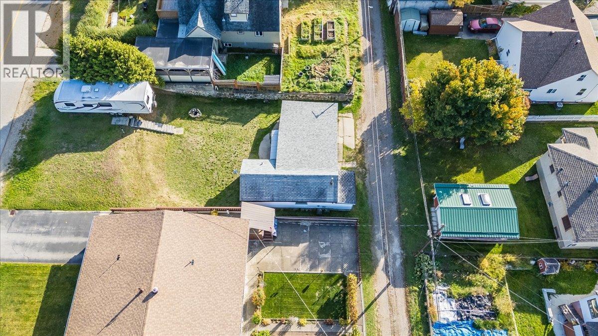 526 8TH Avenue, Castlegar - Image 1