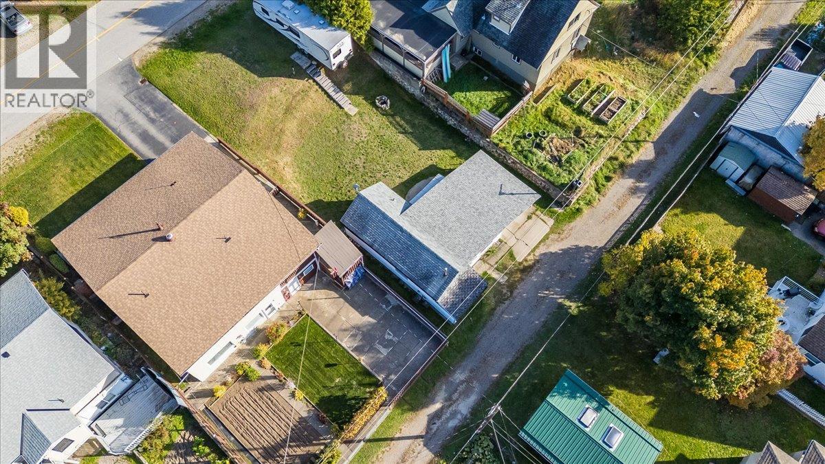 526 8TH Avenue, Castlegar - Image 1