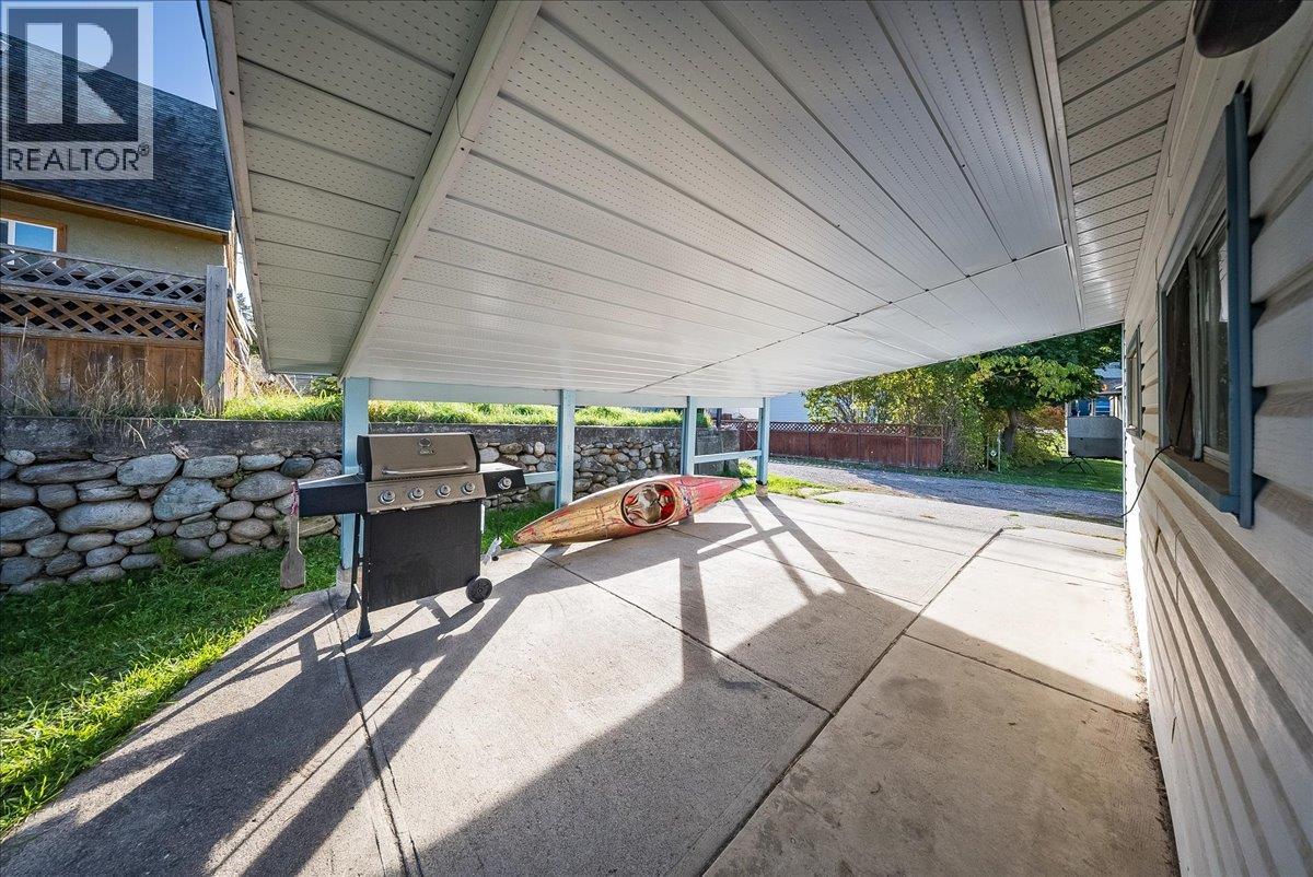 526 8TH Avenue, Castlegar - Image 1