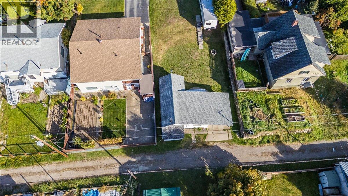 526 8TH Avenue, Castlegar - Image 1