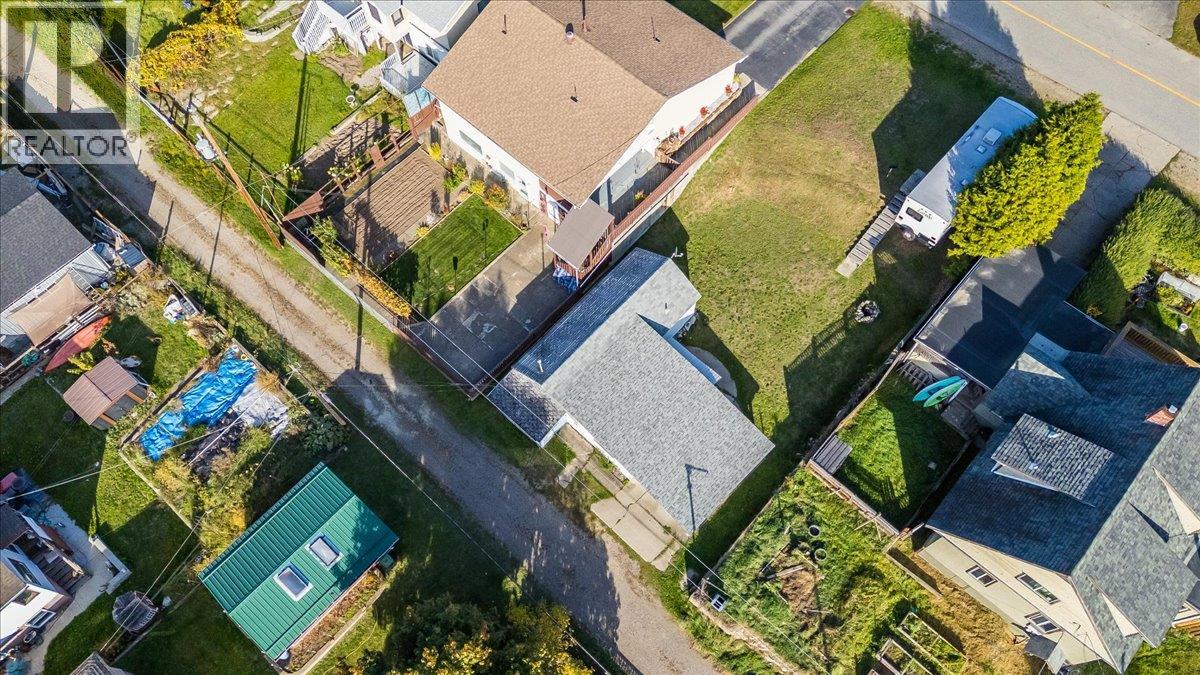 526 8TH Avenue, Castlegar - Image 1