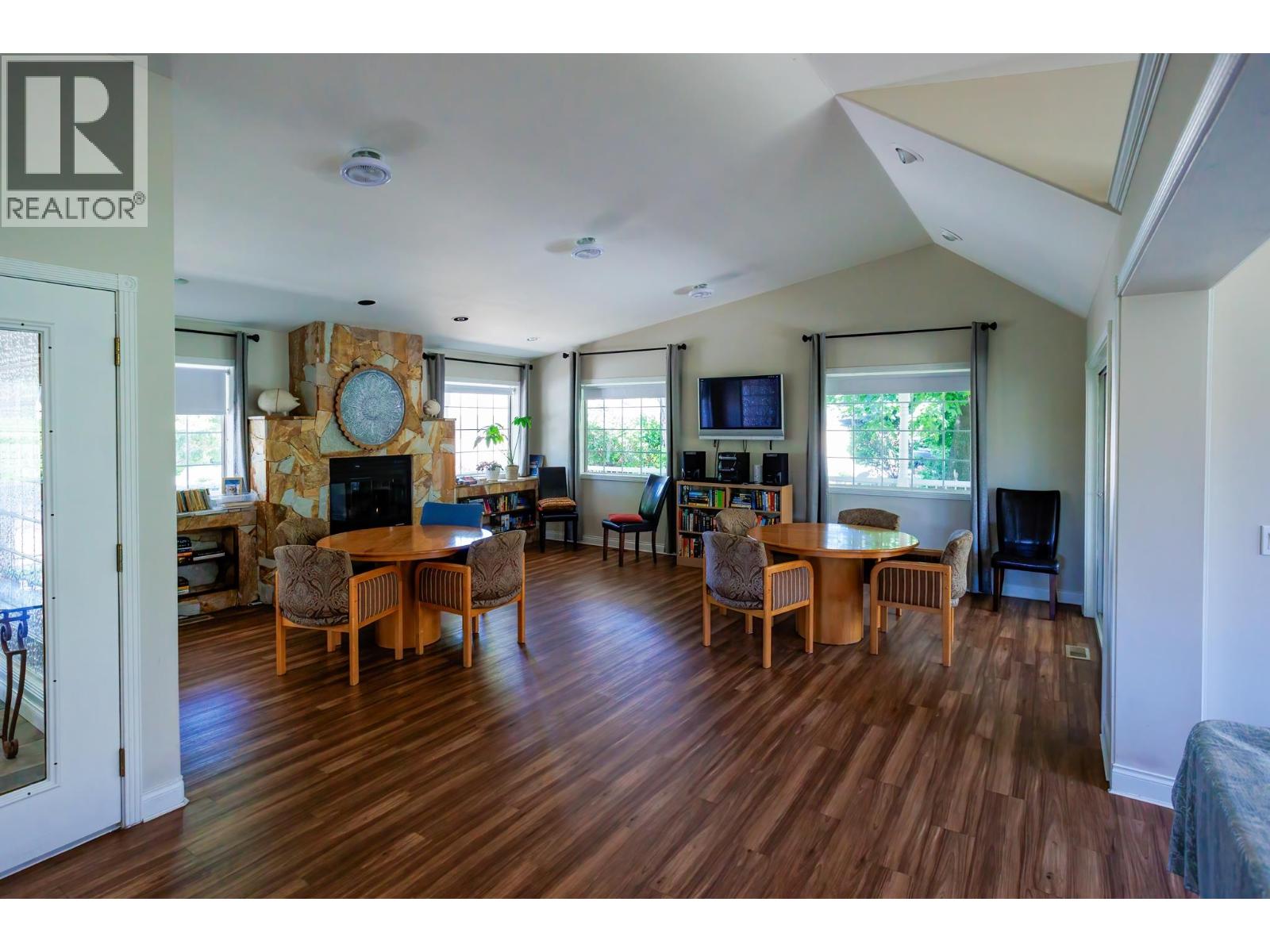 #101 2250 Louie Drive - 45