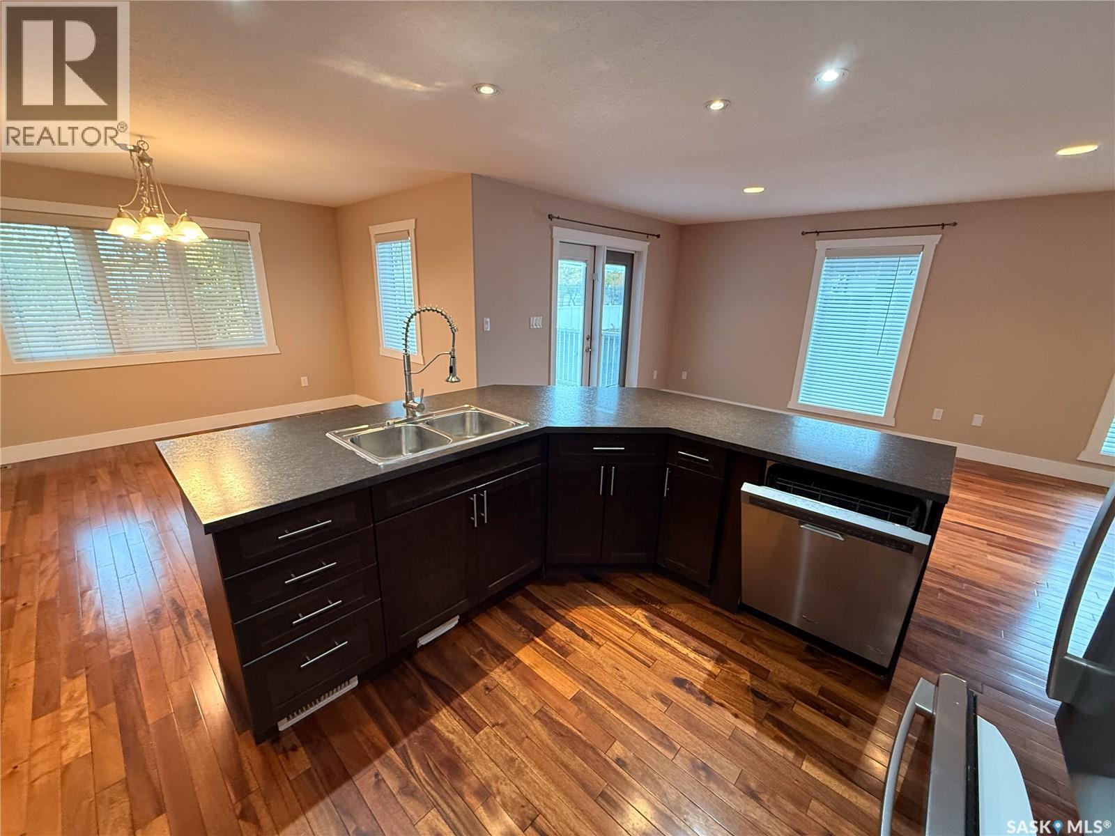 725 Centre STREET, Shaunavon — photo 2