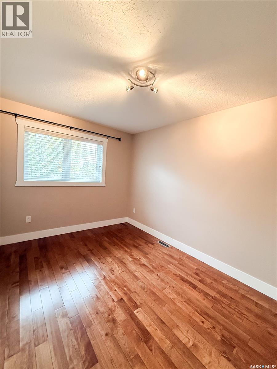 725 Centre STREET, Shaunavon — photo 24