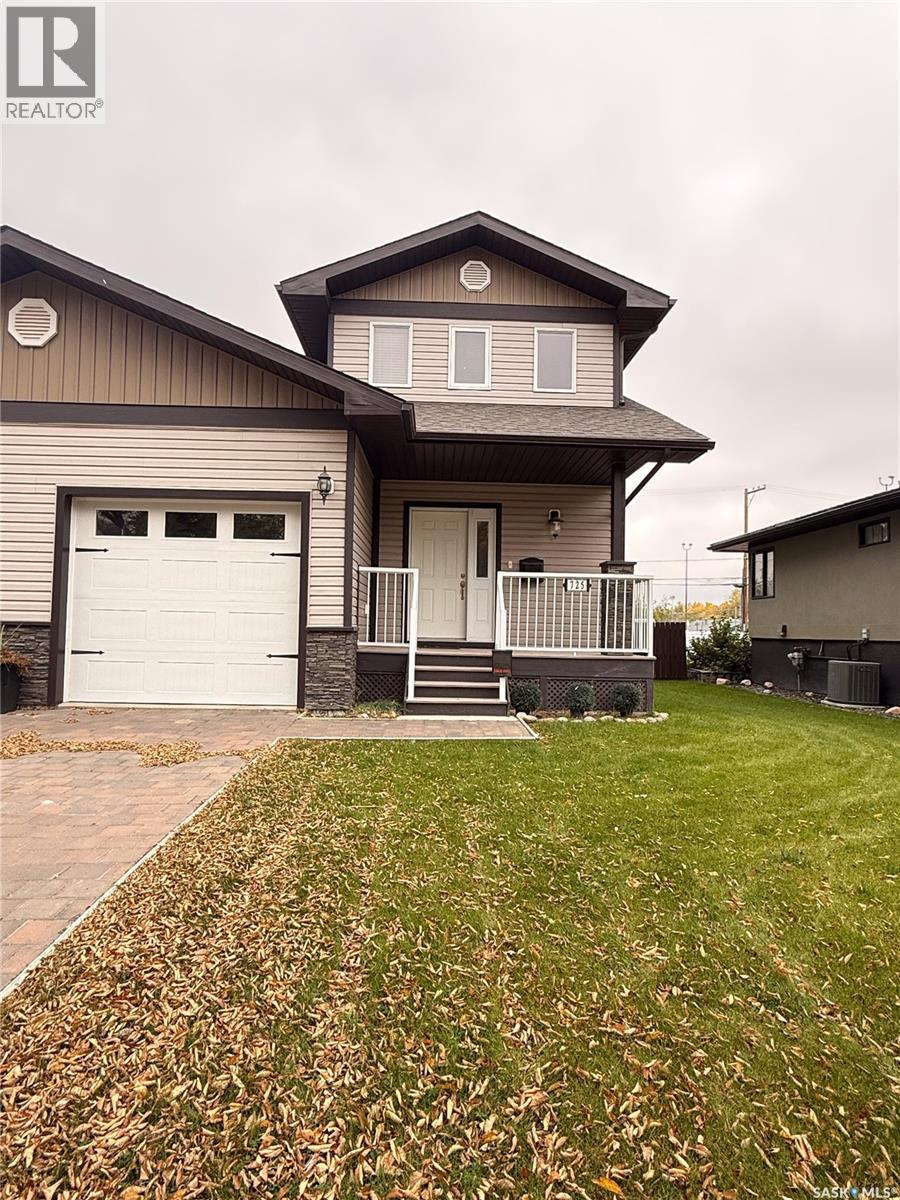 725 Centre STREET - 52