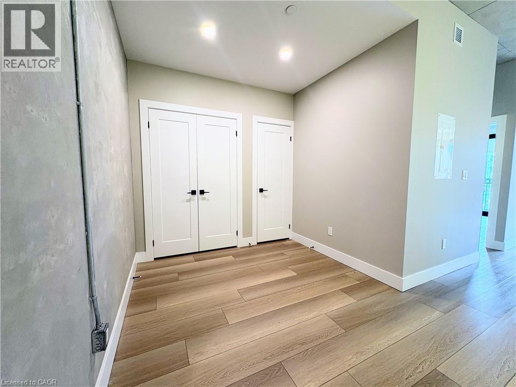 169 James Street South — photo 8