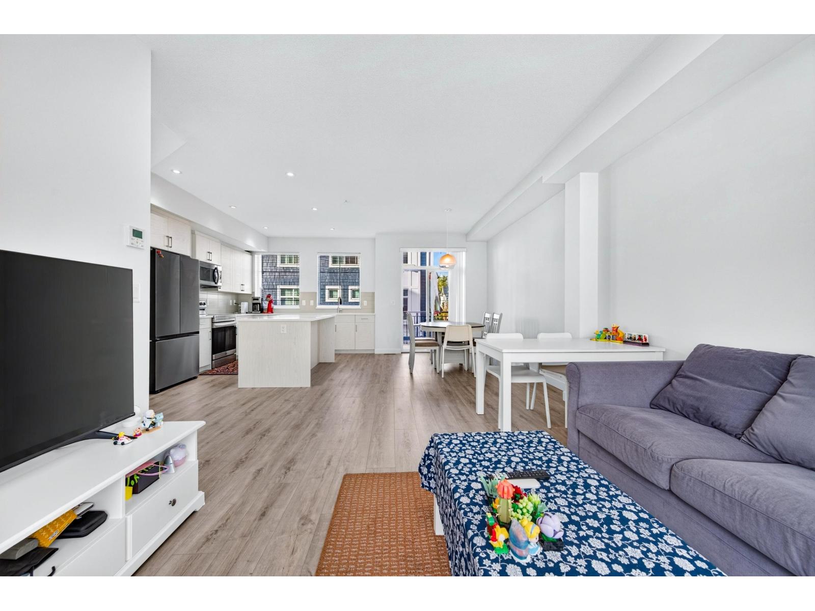 Photo of 122 20180 84 AVENUE 18