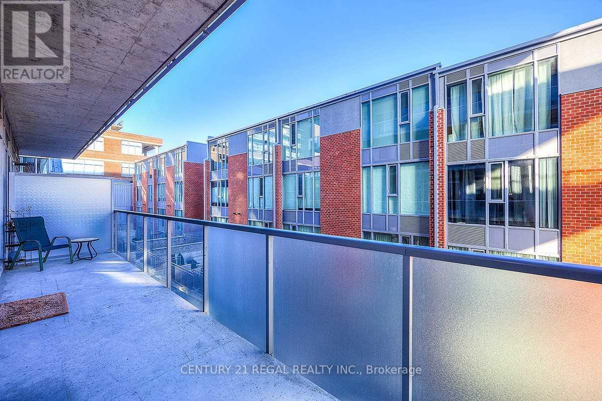 201 Carlaw Avenue — photo 15