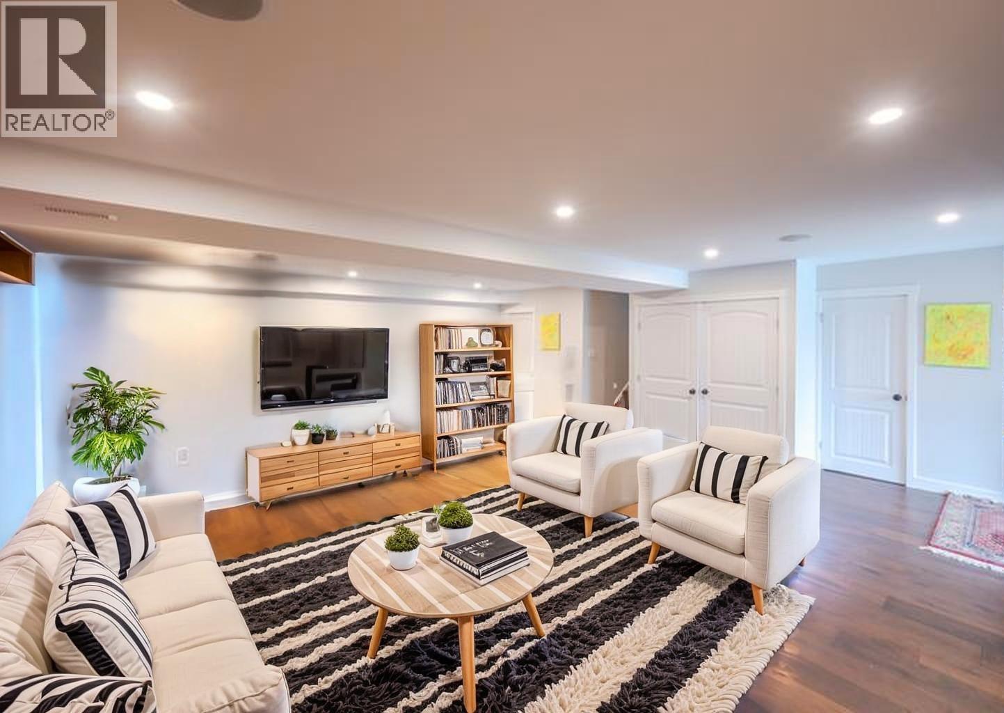 6521 BELLEVUE Drive, Oliver - Image 1