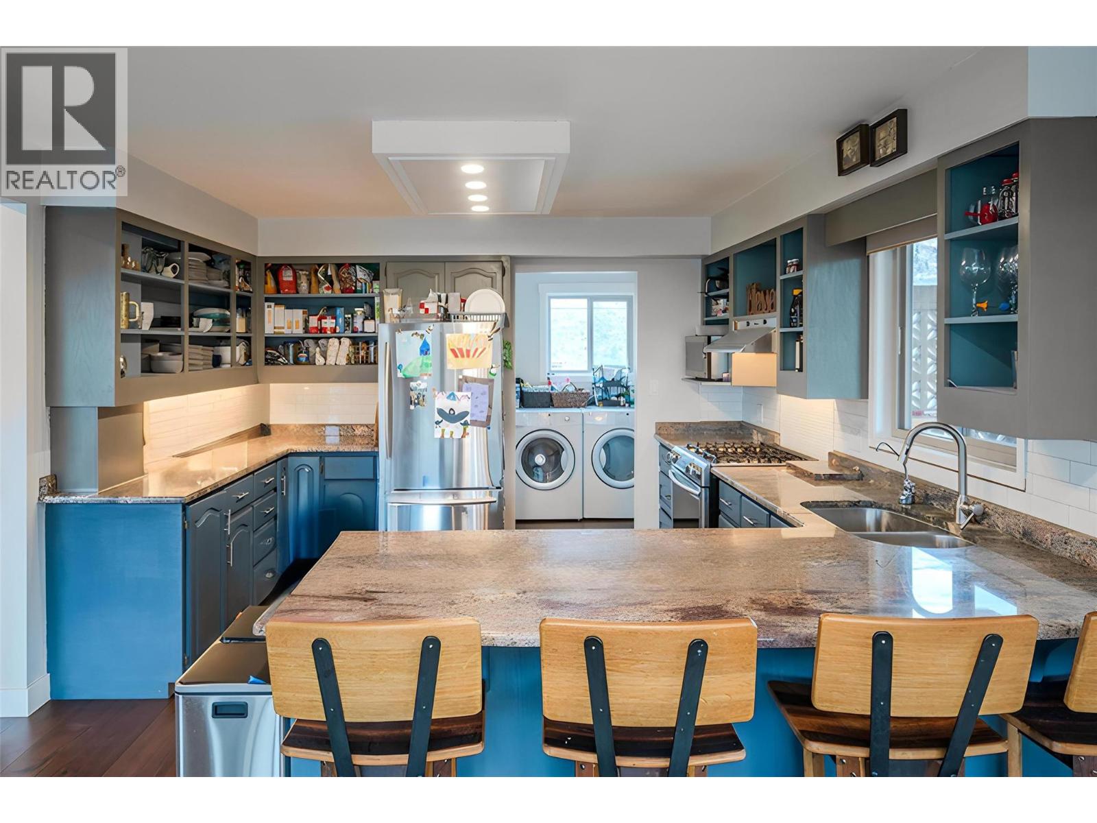 6521 BELLEVUE Drive, Oliver - Image 1