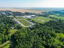 1 Harvest Crescent, Lorette, MB R5K0T3 Photo 9