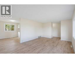 Living room - 407 Terrace Park, Red Deer, AB T4N1V8 Photo 7