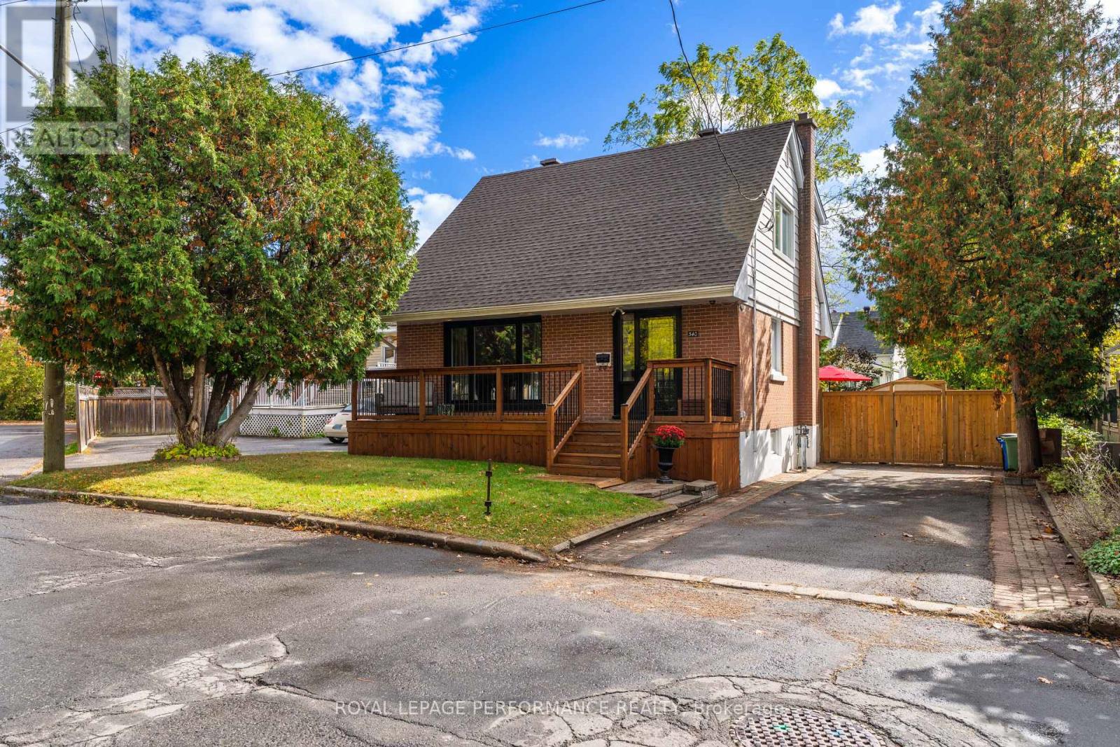 340 ST-DENIS STREET - 1