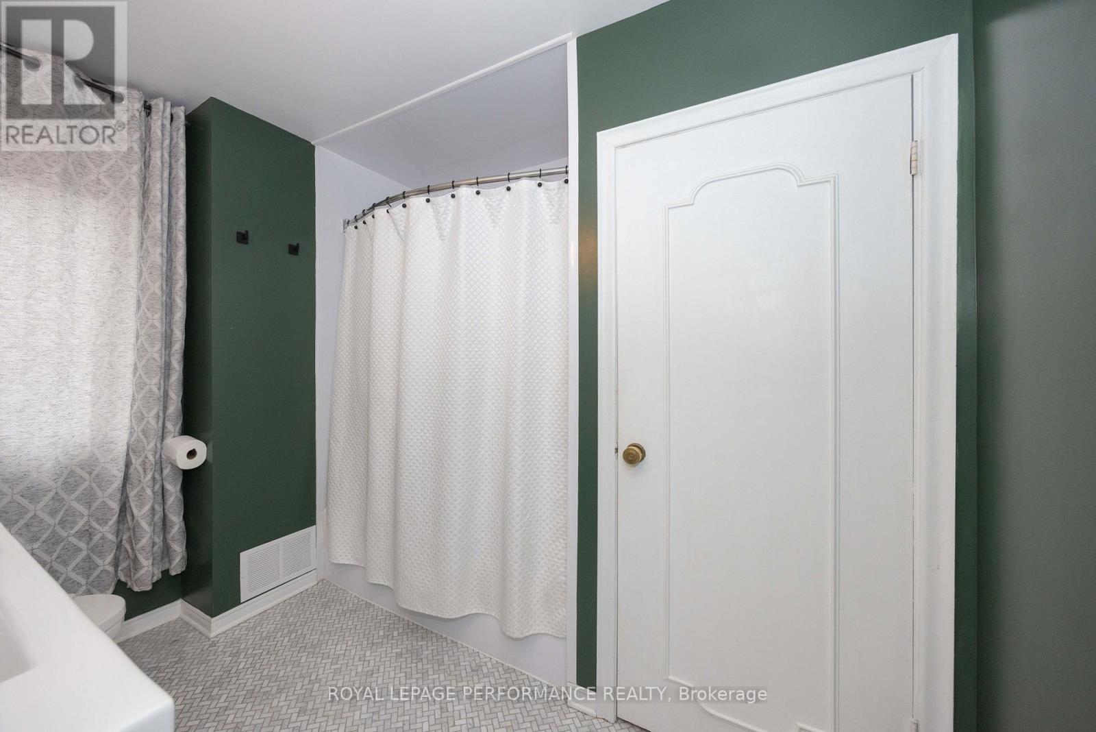 340 St-Denis Street