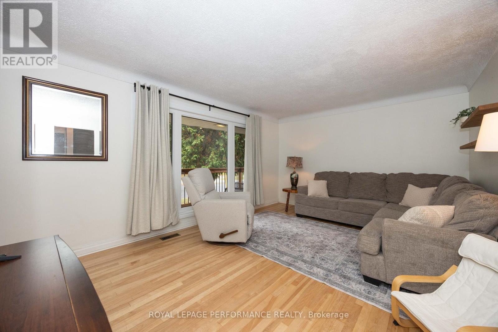 340 ST-DENIS STREET - 4
