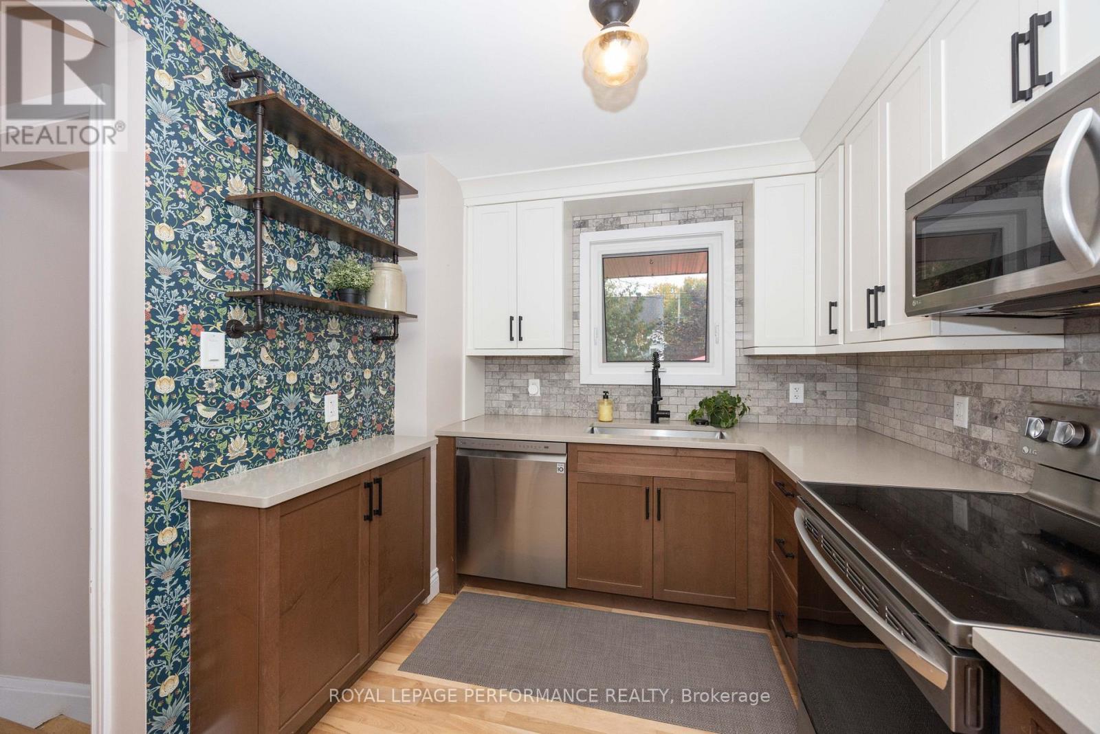 340 ST-DENIS STREET - 9