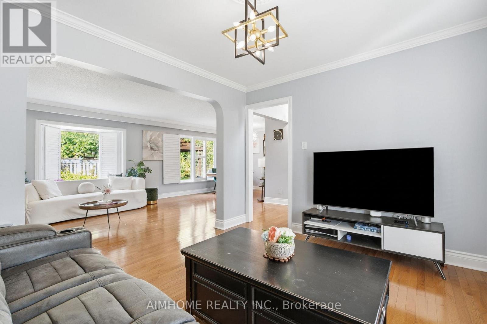 18 Haviland Drive, Toronto, ON photo 10