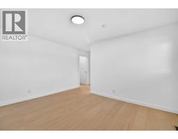 Kitchen - 911 Penmeadows Road Se, Calgary, AB T2H3R1 Photo 15