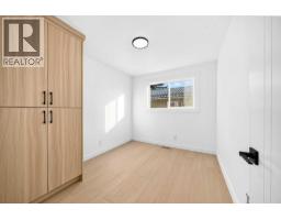 4pc Bathroom - 911 Penmeadows Road Se, Calgary, AB T2H3R1 Photo 21