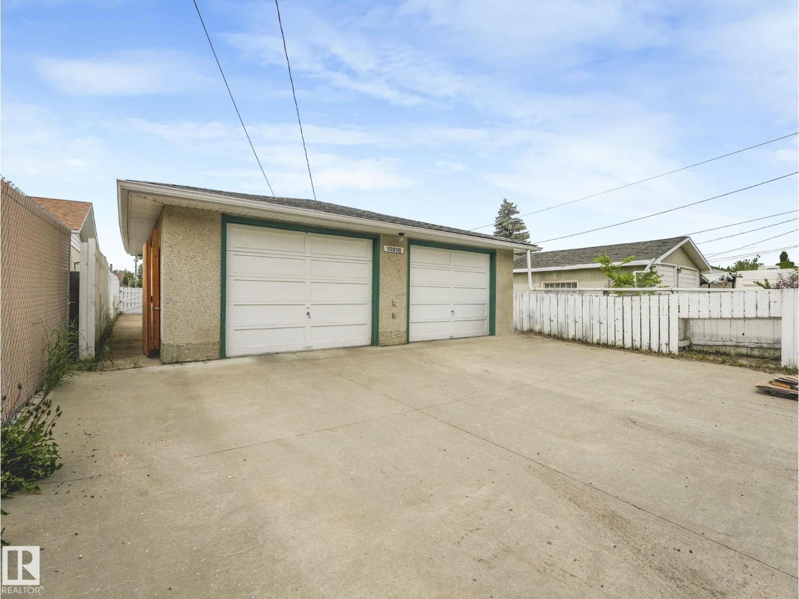 15916 88B AV NW - 45