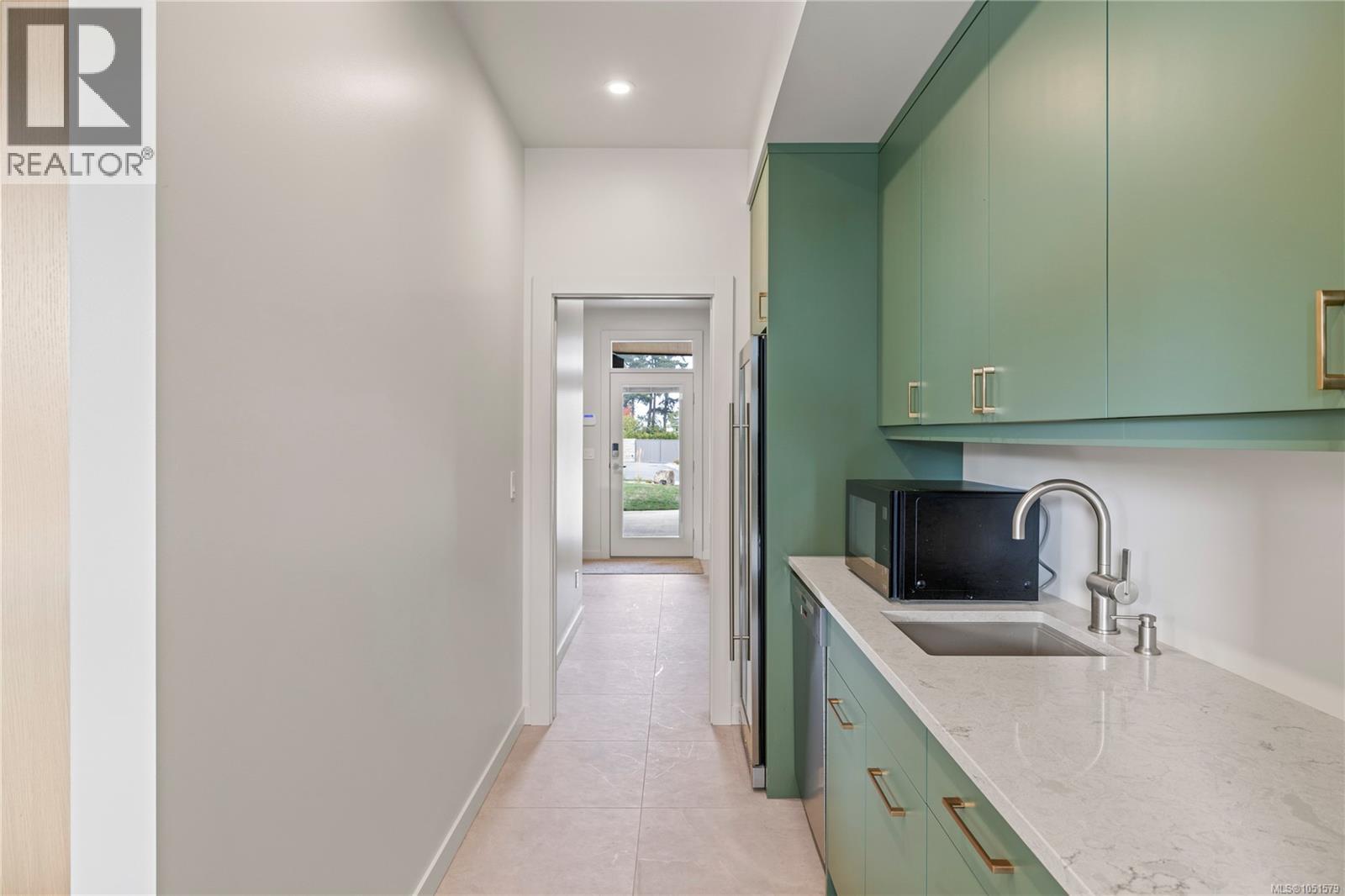 7393 Sunbury Rd, Lantzville - Image 1