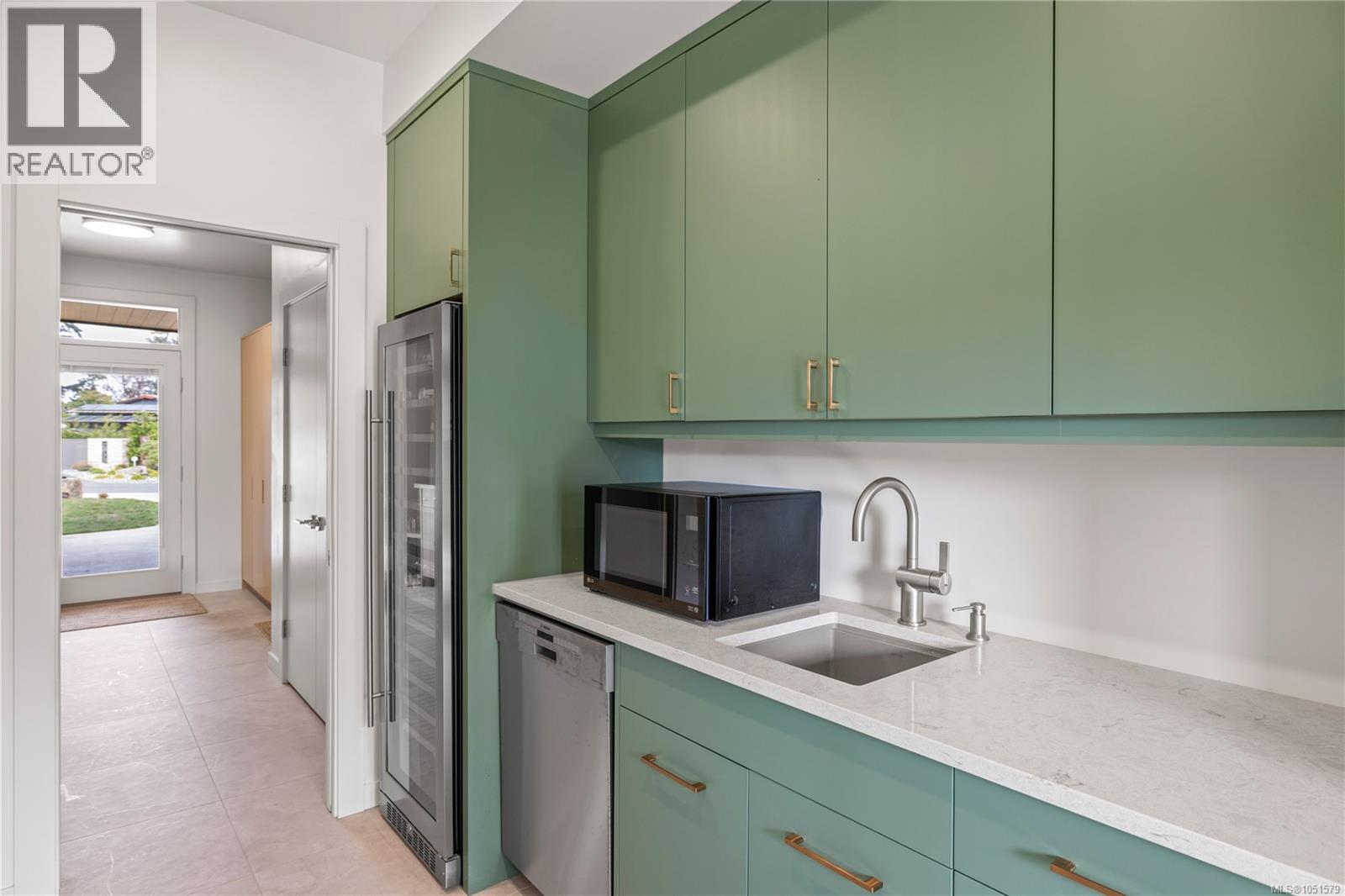 7393 Sunbury Rd, Lantzville - Image 1
