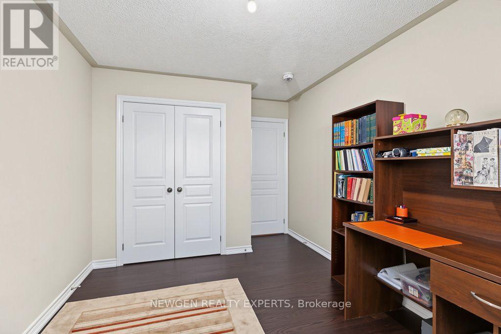 43 LONE ROCK CIRCLE - 22