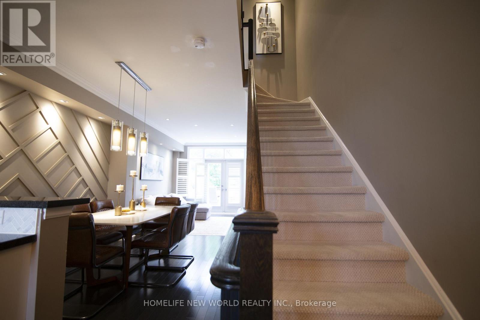 585A Oxford Street, Toronto, ON photo 2