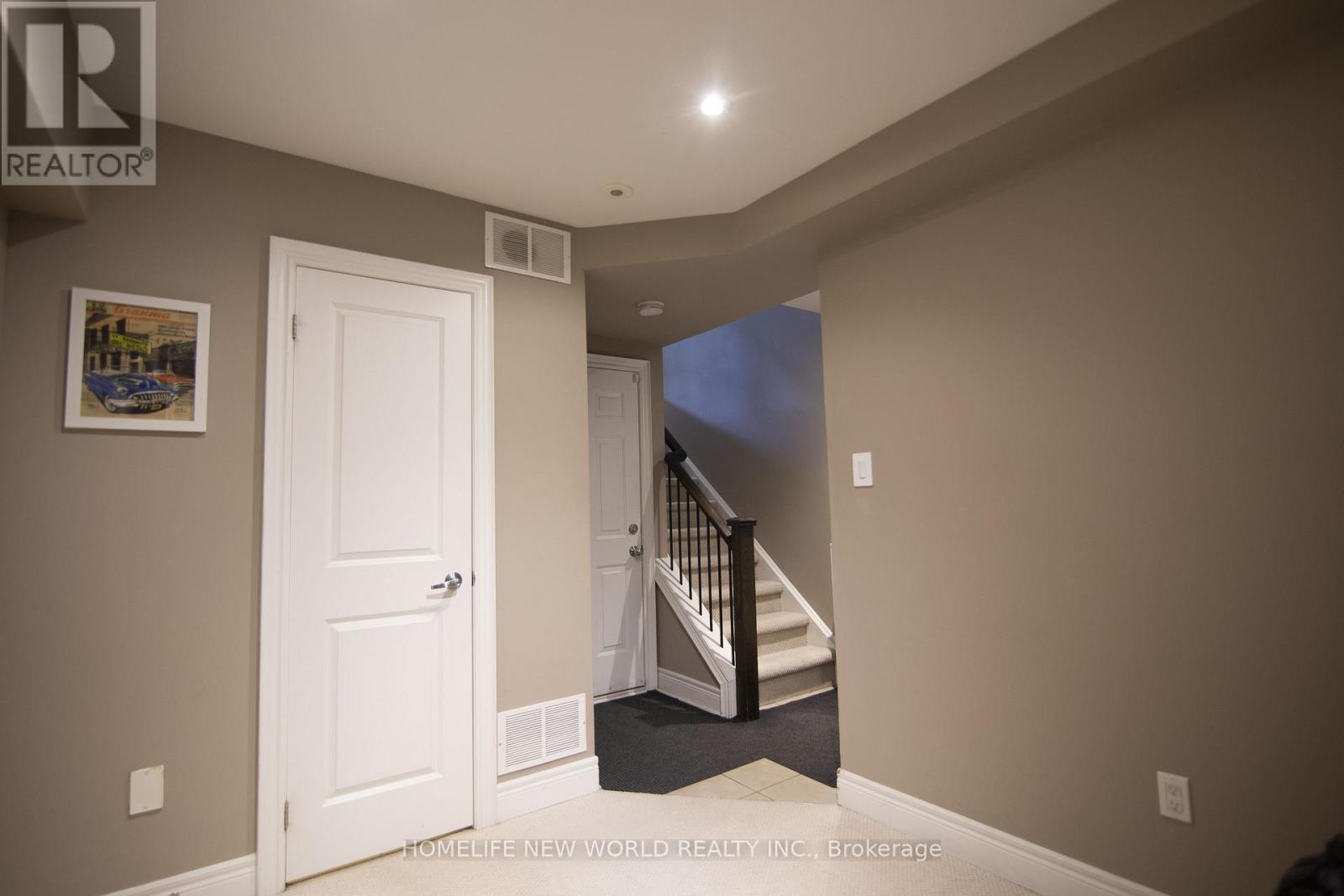 585A Oxford Street, Toronto, ON photo 23