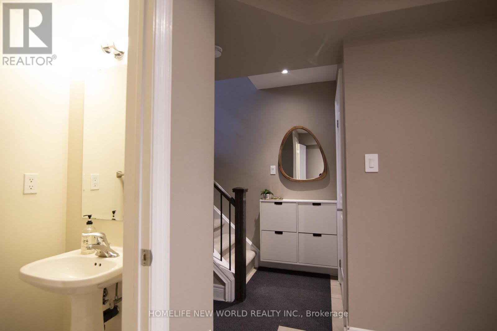 585A Oxford Street, Toronto, ON photo 24