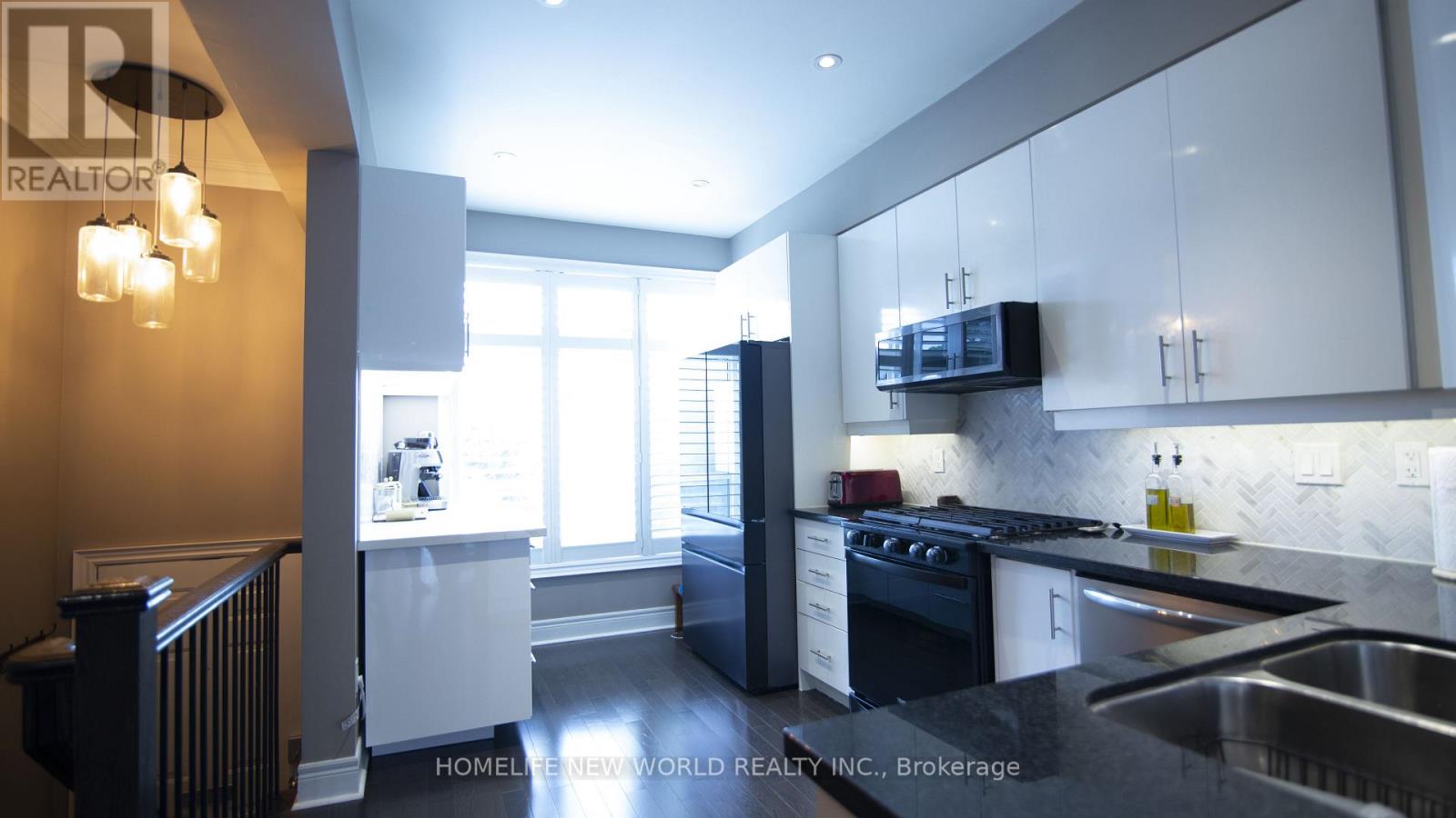 585A Oxford Street, Toronto, ON photo 5