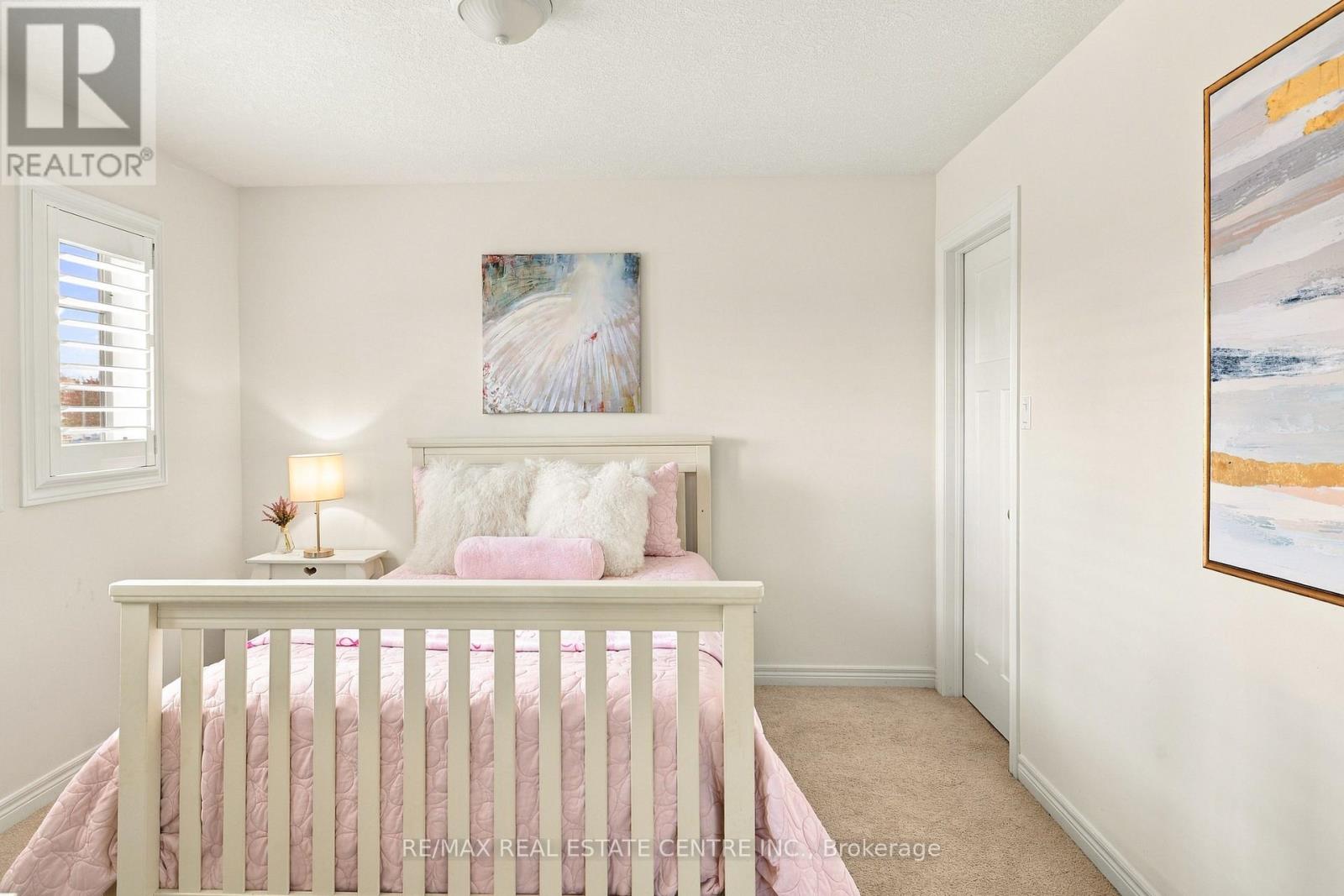 51 LAVERTY CRESCENT - 38