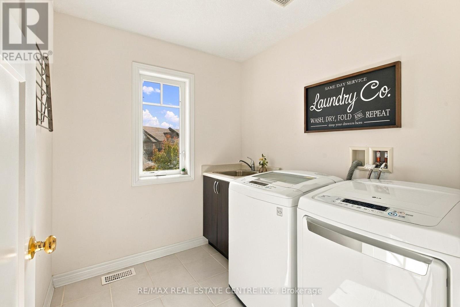 51 LAVERTY CRESCENT - 40