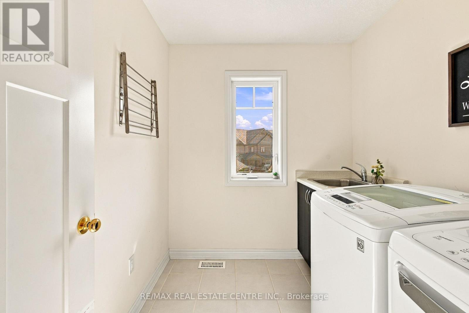 51 LAVERTY CRESCENT - 41