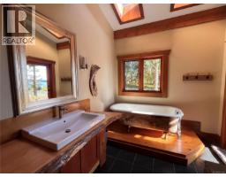 1955 Garland Dr, Gabriola Island, BC V0R1X6 Photo 11
