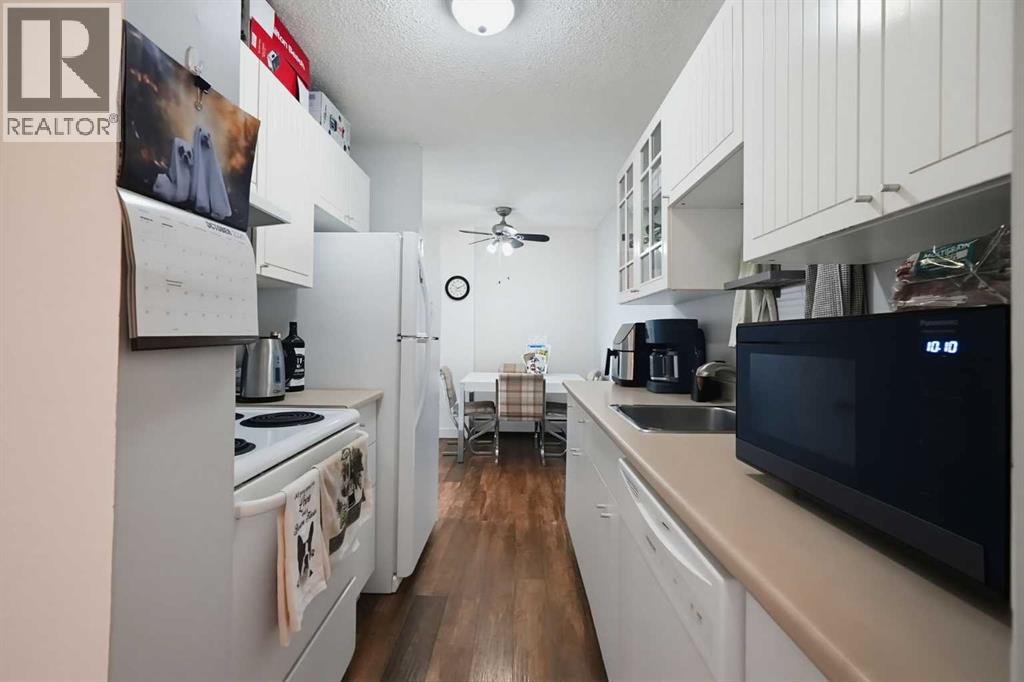#302 3522 44 Street SW - 4