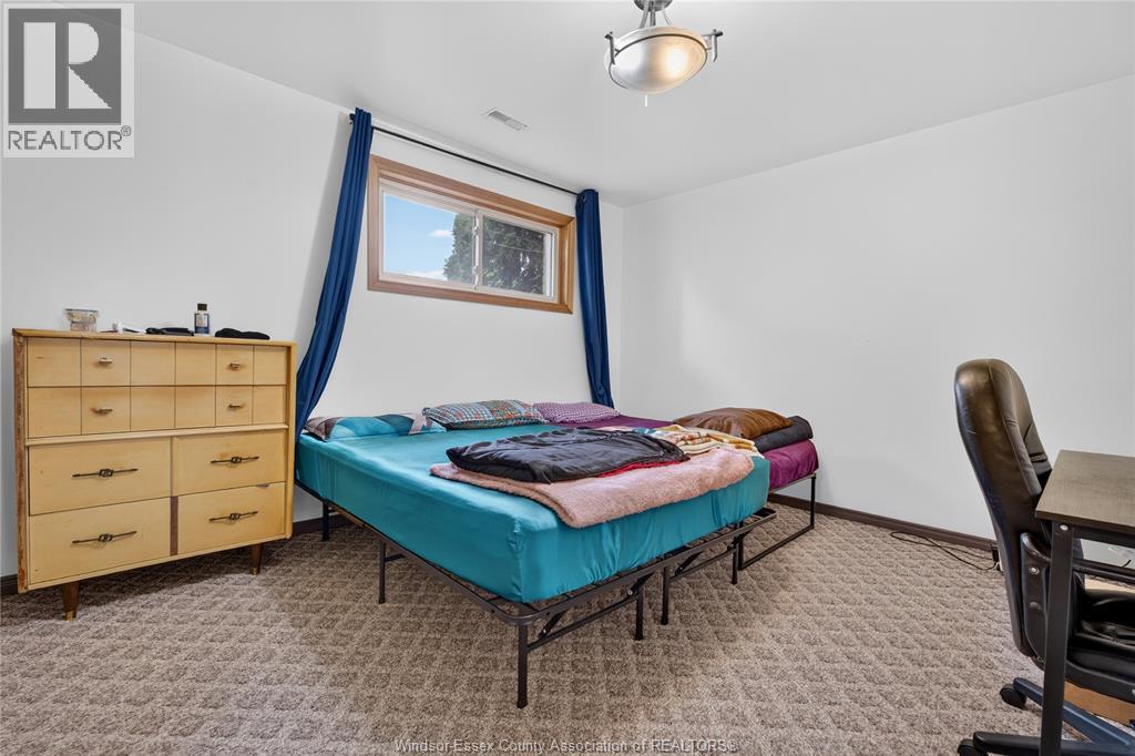 2705 Robert — photo 17