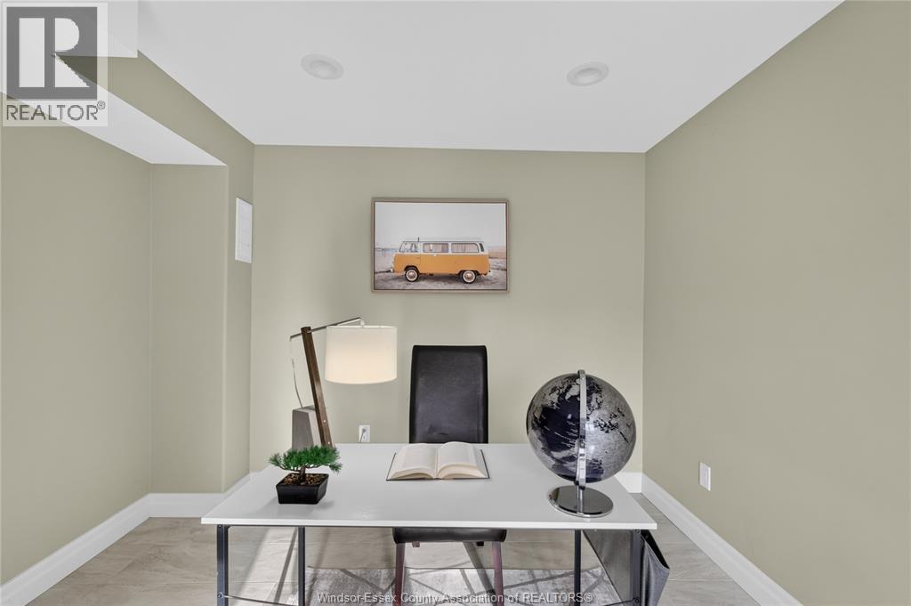 2705 Robert — photo 14