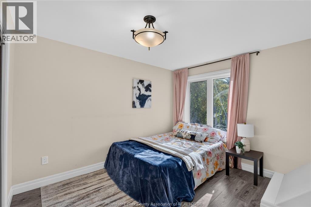 2705 Robert — photo 13