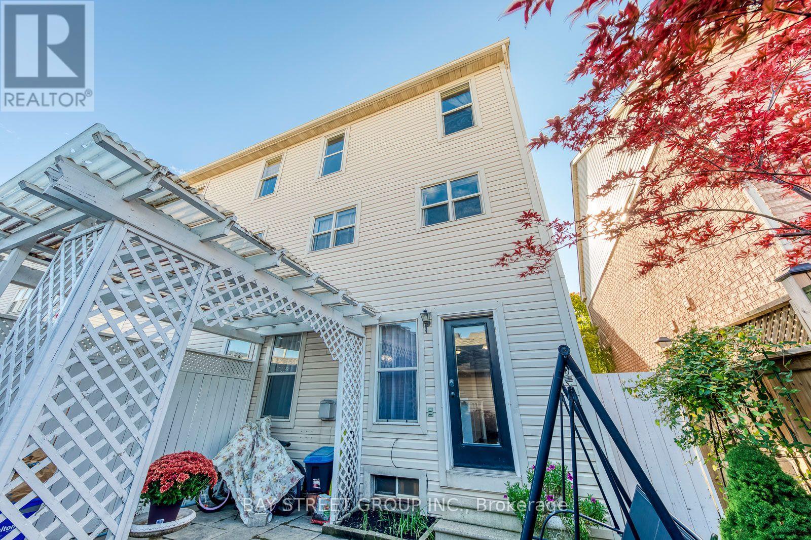 213 LITTLEWOOD DRIVE - 34