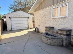 107 Bret Bay, Winnipeg, MB R2G2C3 Photo 13