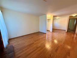 Recreation room - 107 Bret Bay, Winnipeg, MB R2G2C3 Photo 6