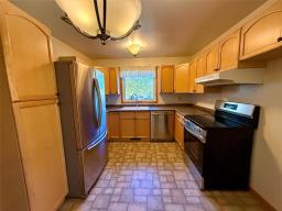 107 Bret Bay, Winnipeg, MB R2G2C3 Photo 8