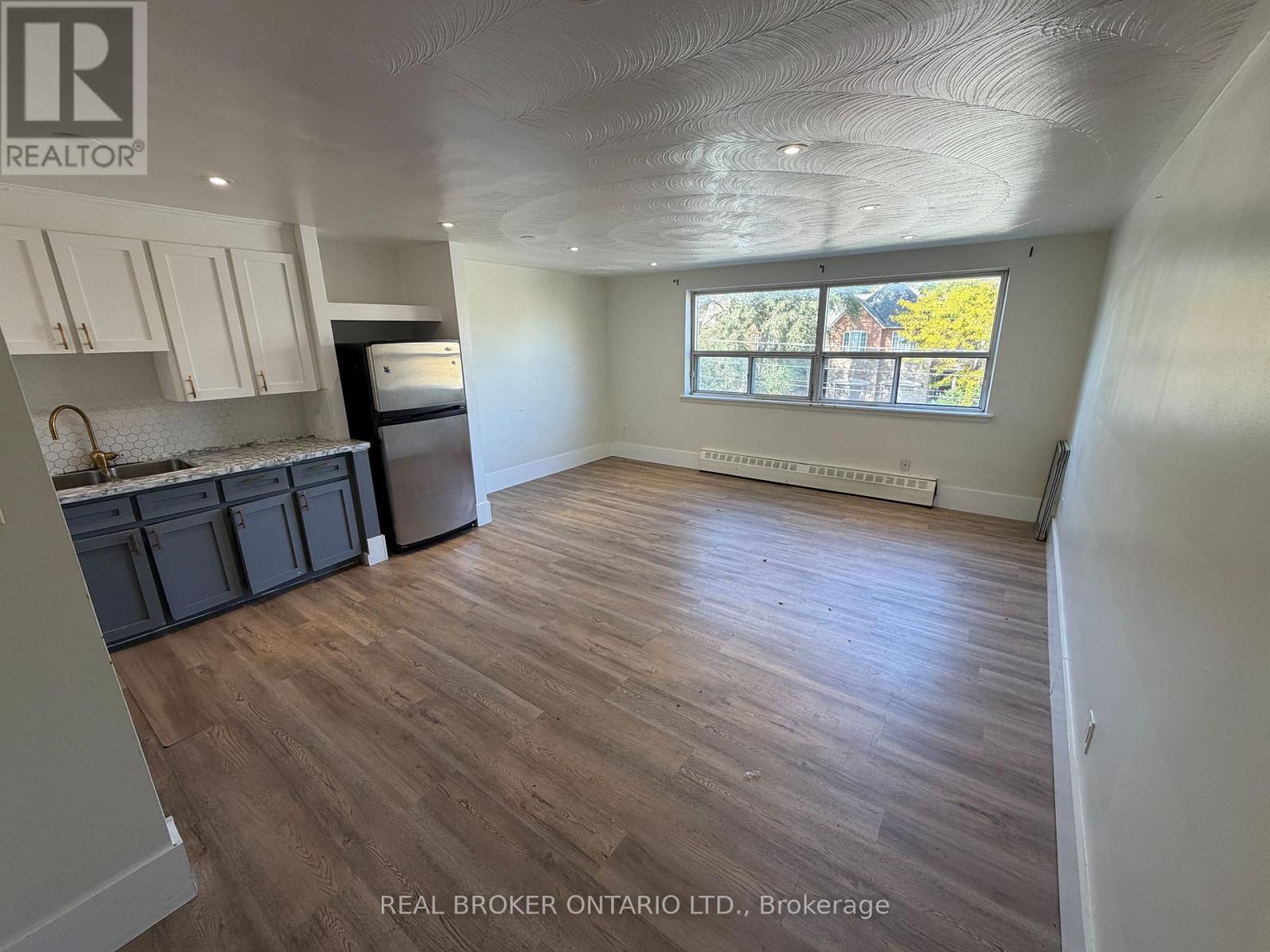202 - 50 BENSON AVENUE, Richmond Hill (Mill Pond)