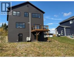 39 Winterberry Drive, photo 3
