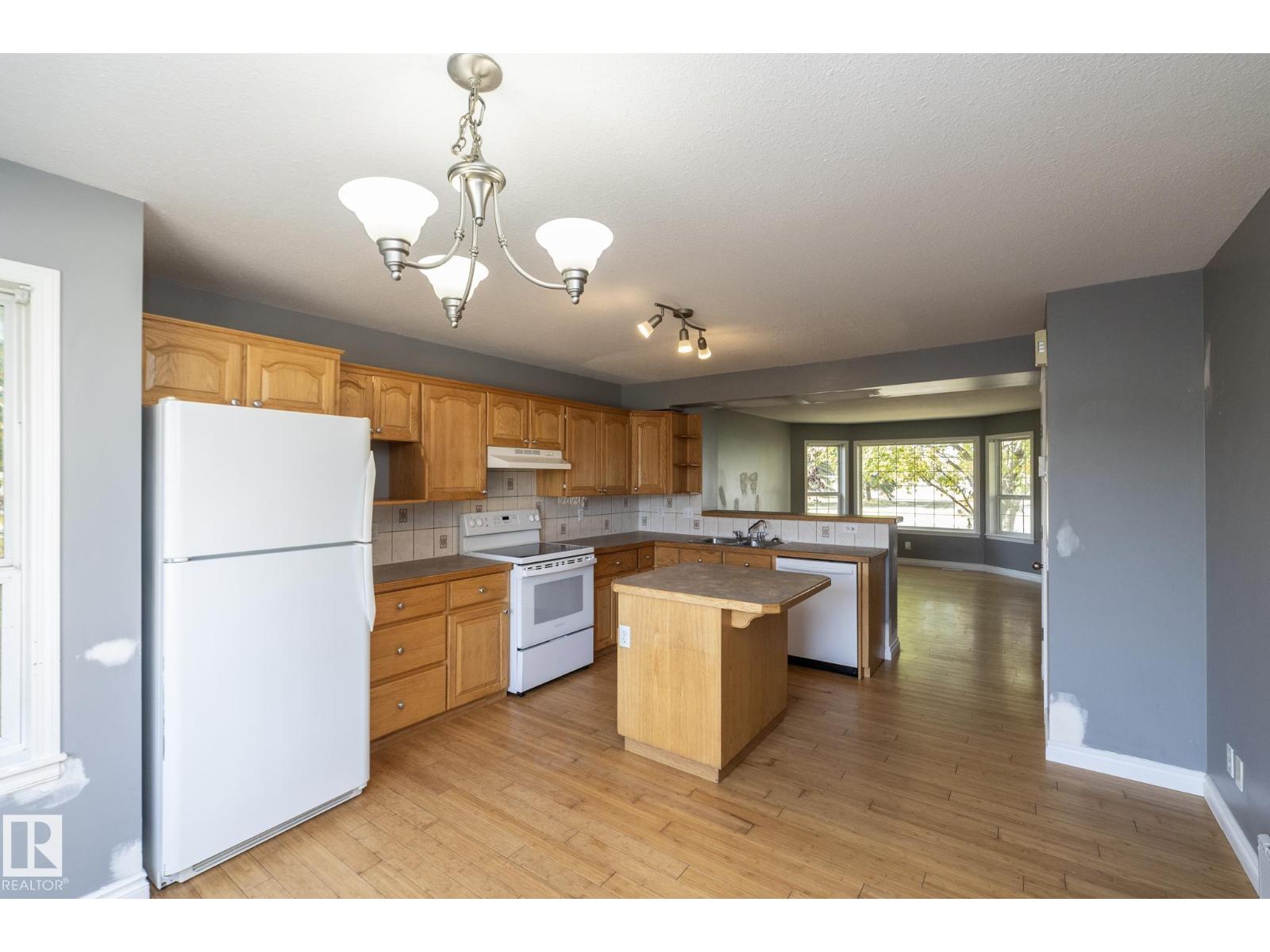 137 MICHIGAN ST - Image 18
