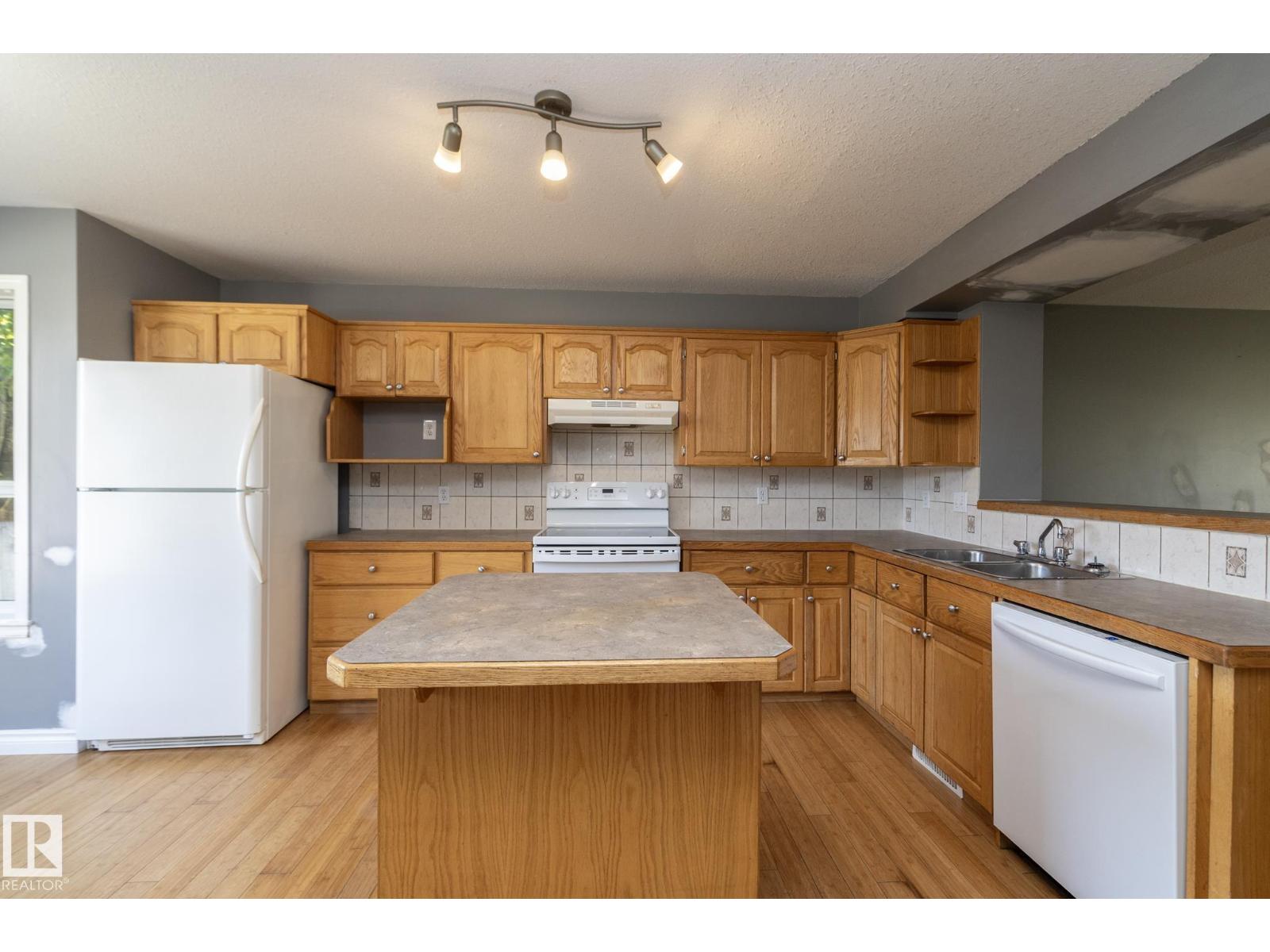 137 MICHIGAN ST - 4
