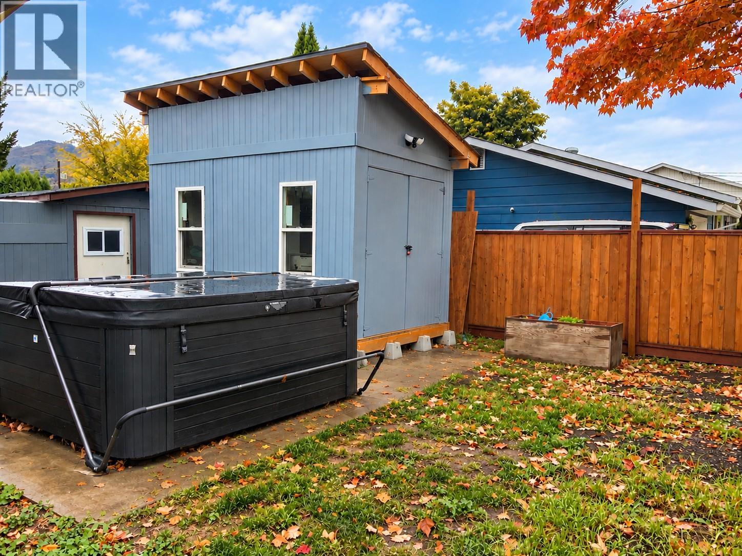 5503 South Vernon Court, Vernon