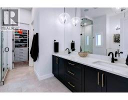 1906 43 Avenue SW - photo 18