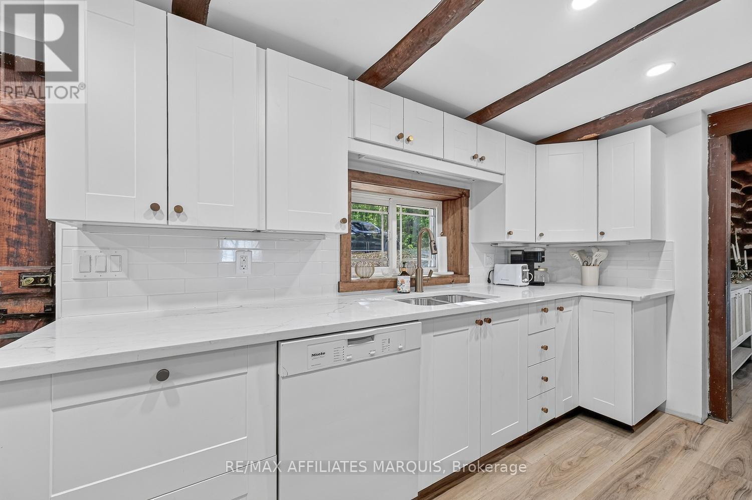 124 Mclaren Lane — photo 15
